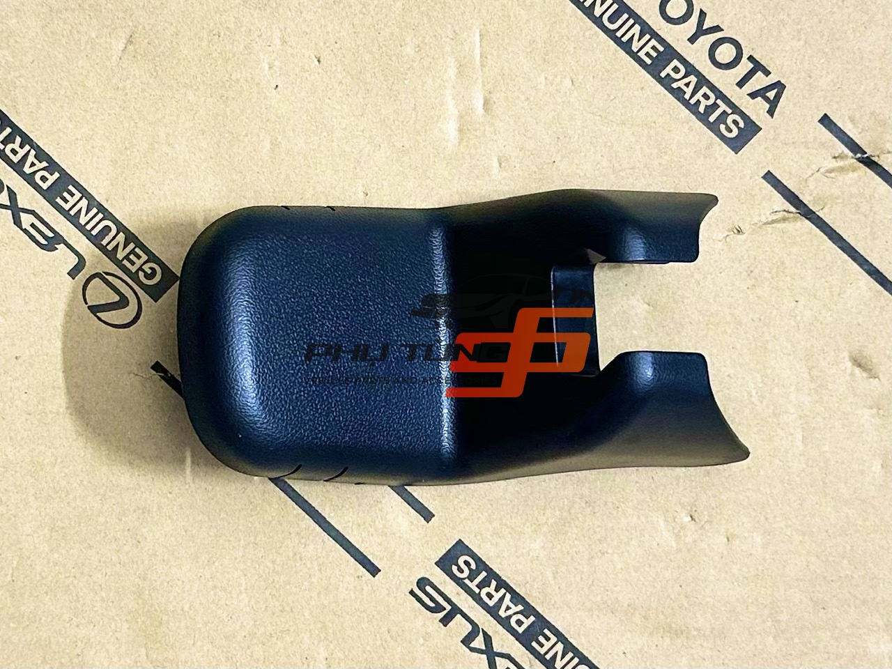 72157-0K010-C0  Ốp chân ghế trước Fortuner RH