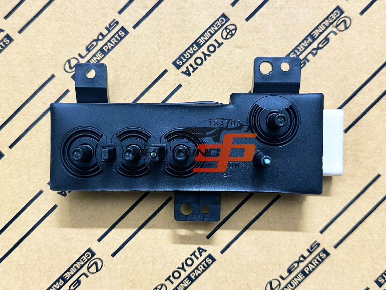 84922-06140	Công tắc điều khiển ghế lái Altis