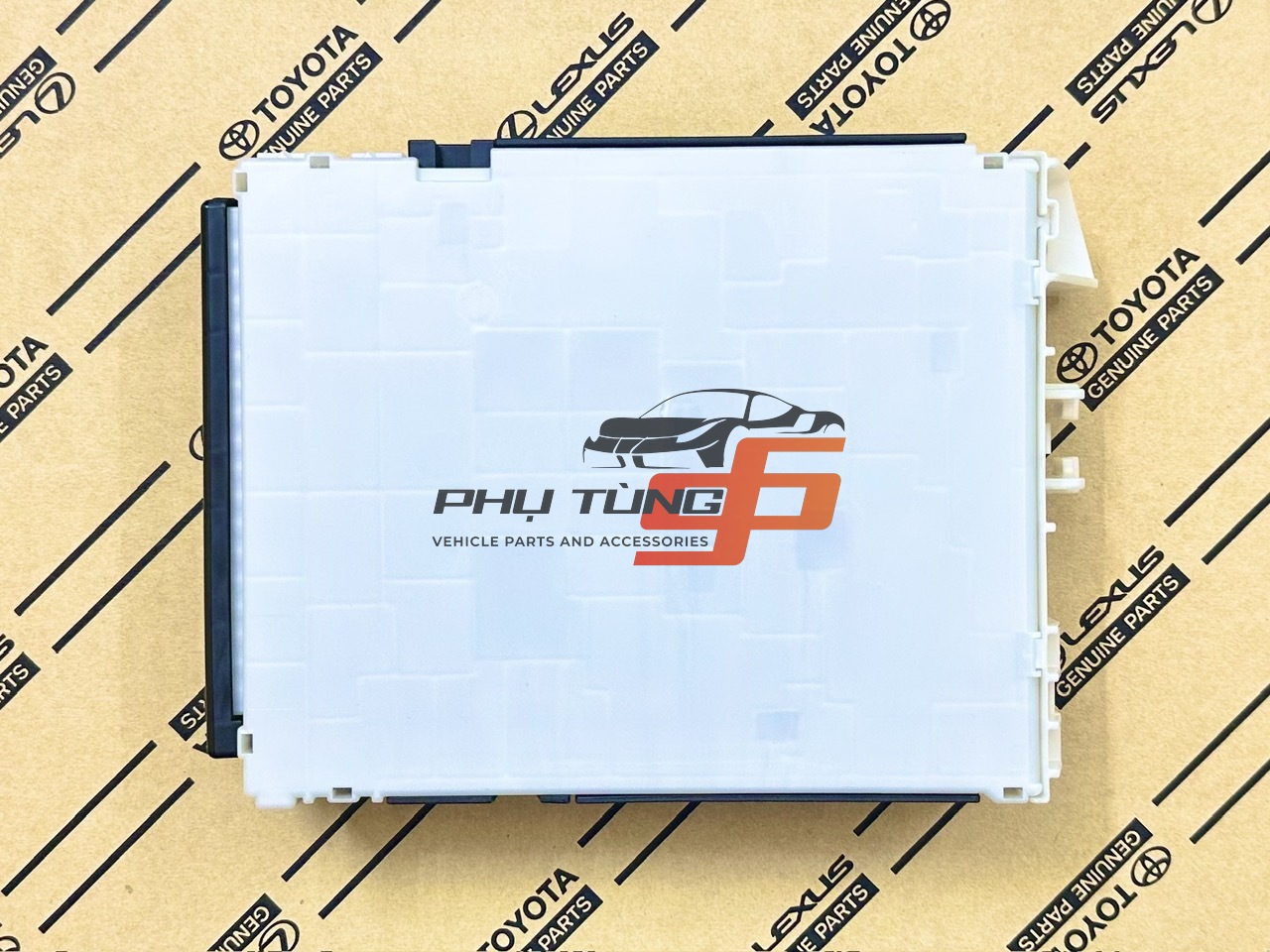 82730-60360 Hộp cầu chì Lexus LX600