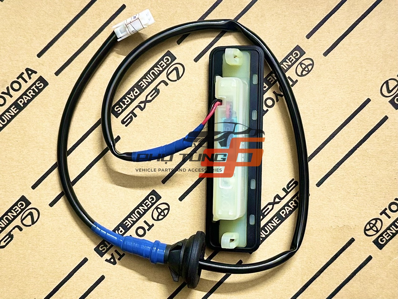 84840-21010 Công tắc mở cốp Lexus GS350 , Lexus LS460