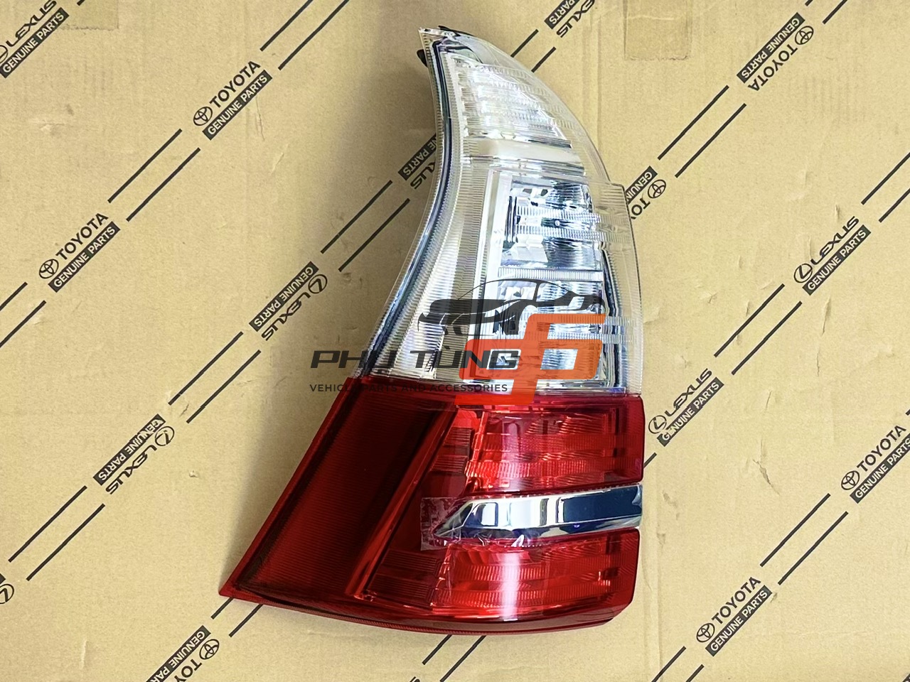 81561-BZ350	Đèn hậu ngoài Avanza LH