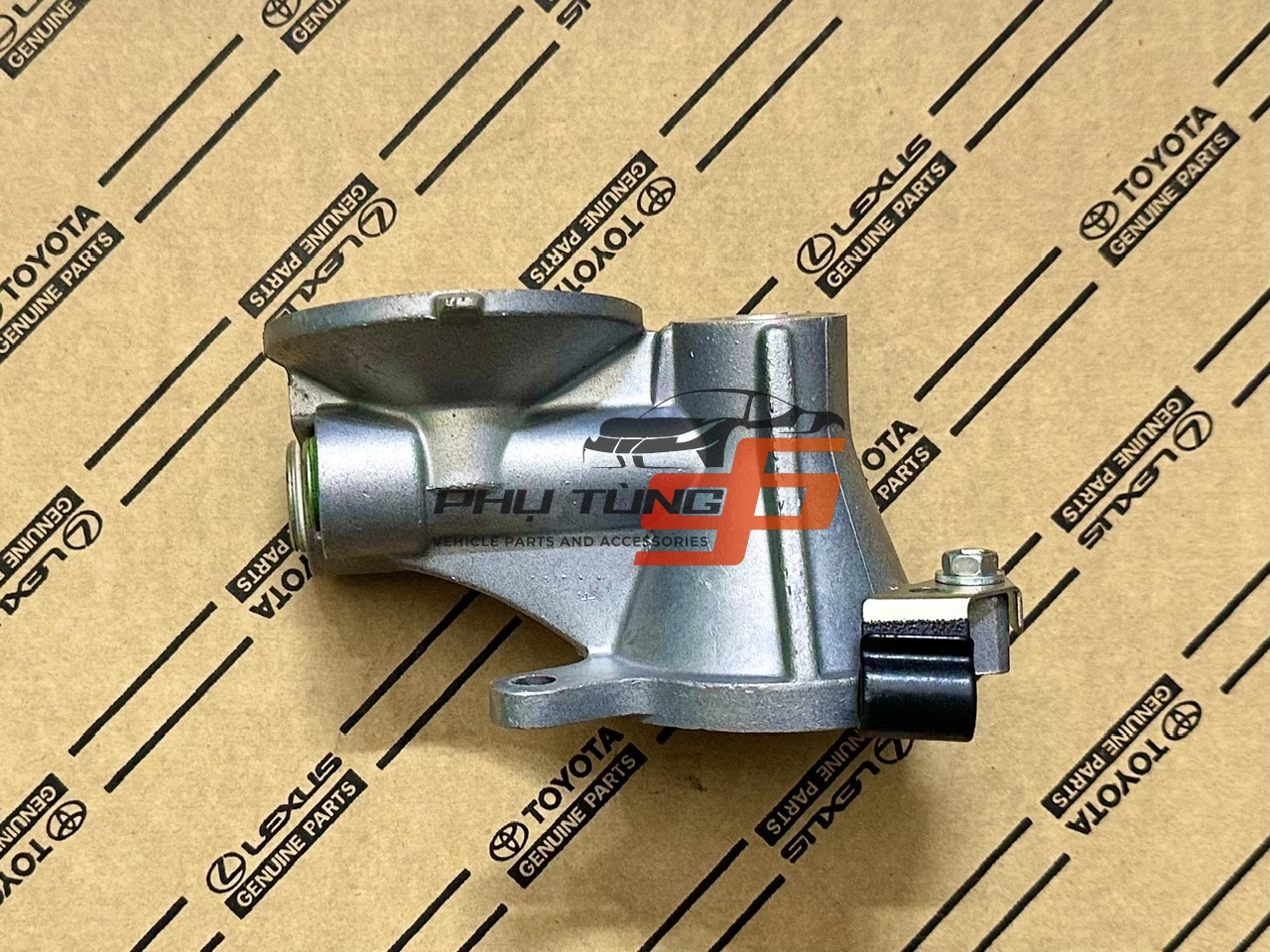 15670-46030 Giá bắt cốc lọc dầu máy Land Cruiser