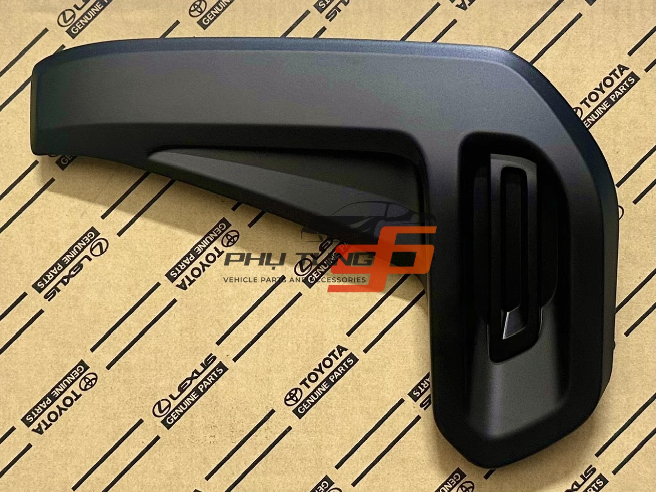 52128-0K850  Ốp đèn ba đờ xốc trước Hilux 2020 LH